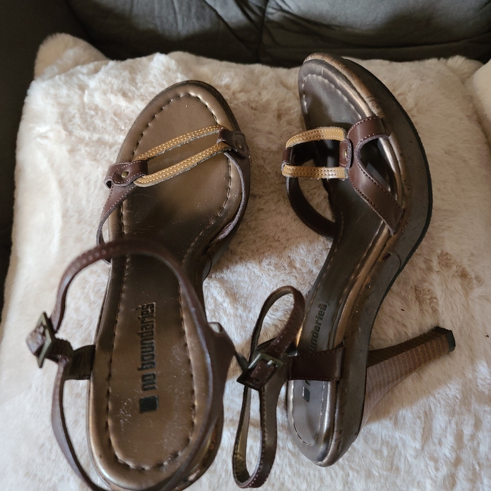 Leather brown and gold heels